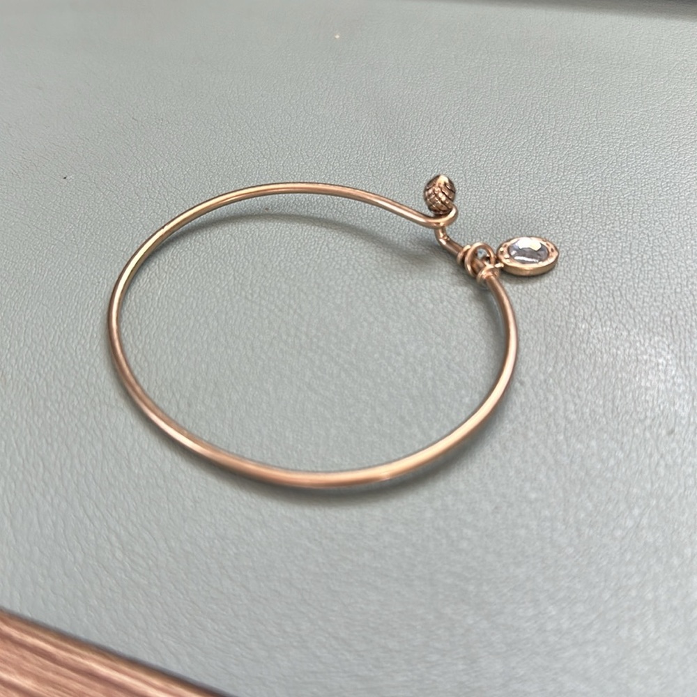 Thirty-One Gold Cherish Bracelet - Picture 2 of 3